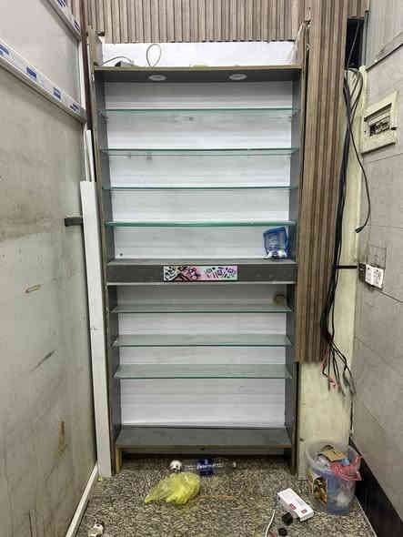 سلام عليكم رفوف للبيع مكاني بغداد حي القاهره 
***********
يتوفر واتساب
