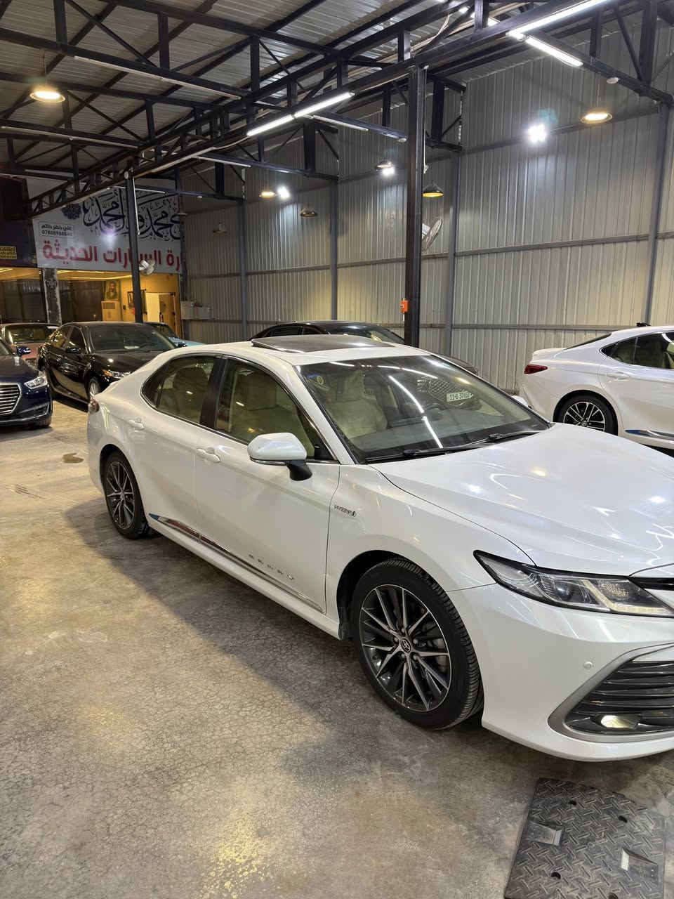 كامري 2024 عبد اللطيف جميل
فول واحد على واحد  بيها ضربة خفيفة بل باب مال سايق 
ولباب الخلف السايق شخط خفيف ما مصلحة صور الضربة بل منشور  مكان السيارة الديوانيه       سعر 225 ورقه
للاستفسار (***********)
