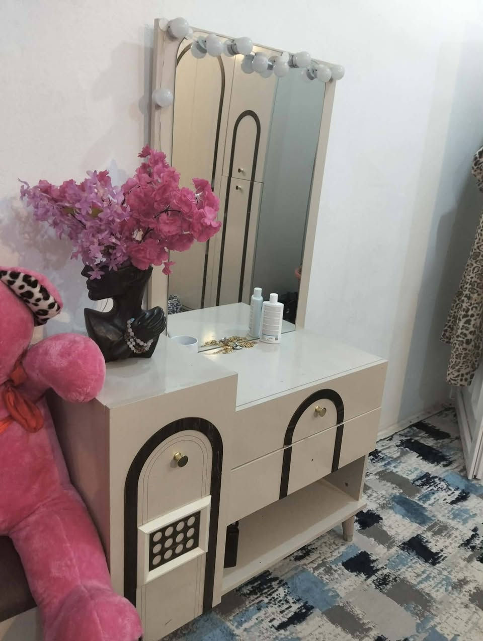 غرفه تركيه نظيفه مابيه اي ضرر مثل ماموضح
السعر 450قفل
 العنوان بهرز  الشراي يتفضل خاص


**إذا كنت صاحب هذا الإعلان وتريد حذفه لأي سبب، رجاءا أرسل رسالة إلى الدعم الفني**