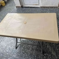 ميز طعام • بلاستيك