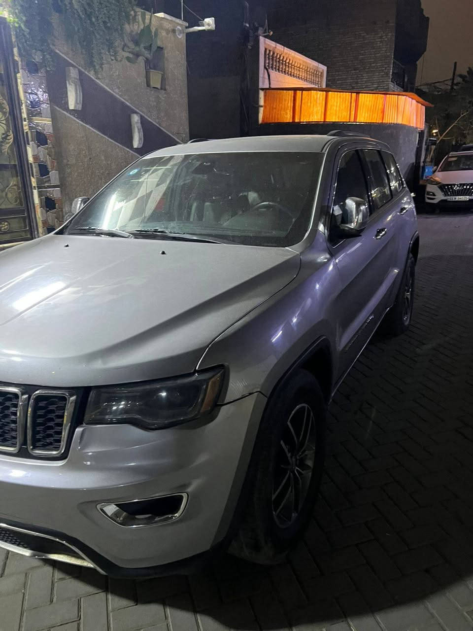 السلام عليكم
للبيع سياره Jeep

موديل 18 

لون رصاصي 

فول مواصفات 

المكان بغداد 

للاستفسار : ***********

