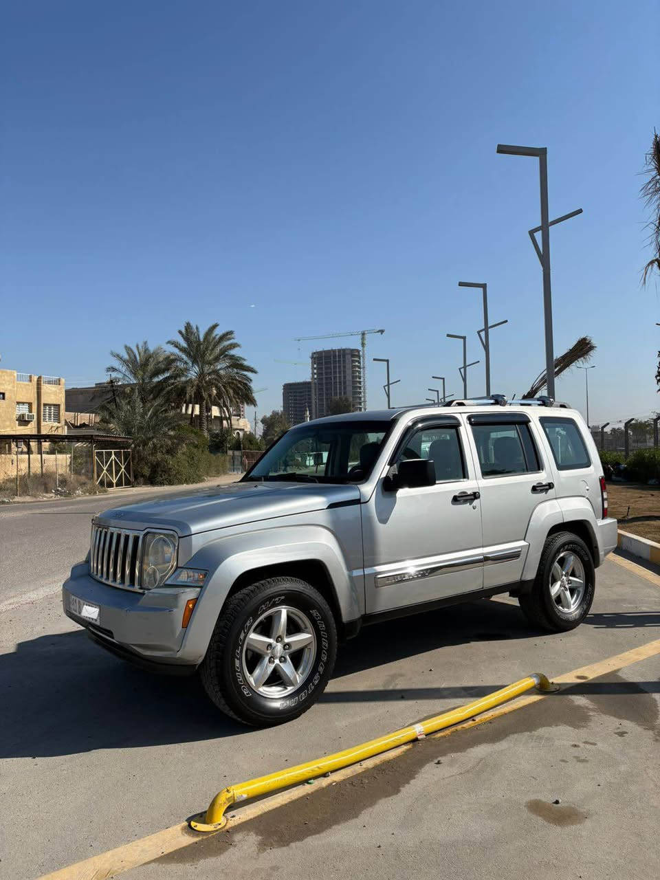 السلام عليكم Jeep لبرتي 🇺🇸2008 مكينة v6 3.7 السيارة ماشيه 86الف وماكو هيج ممشة بهيج موديل السياره جديده ومال بيت  جاهزة حادث امريكة تلث قطع بيبان صفحة السايق وامباوكين الجاملغ الخلفي هاي من امريكة الباقي كفالة  رايدها ب 105 ورقة مكاني بغداد للاستفسار *********** بغداد, العراق
