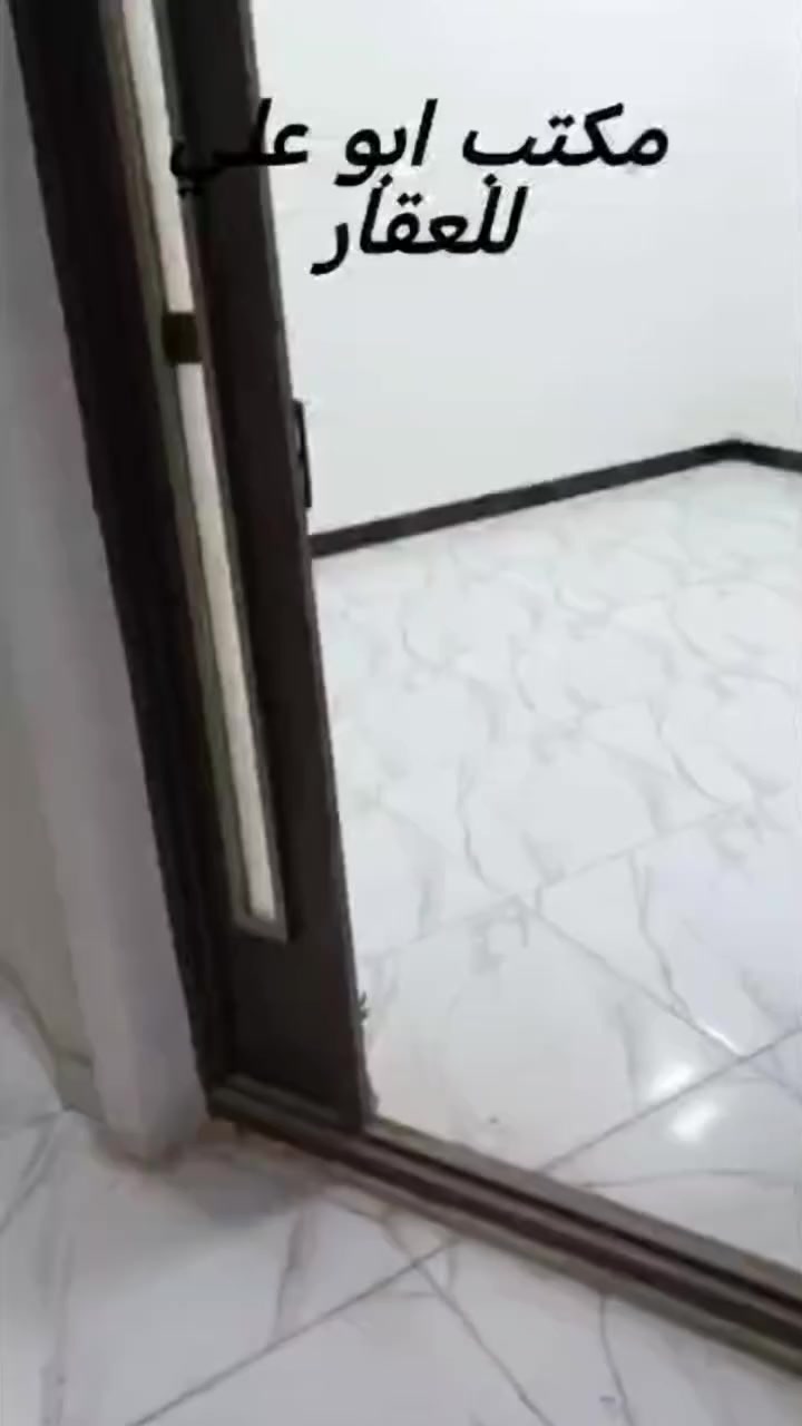 سلام عليكم 
مشتملات للبيع ٦٩متر واجه ٥ونص زيرو طابقين يحتوي على ٣غرف نوم صحيات٢ استقبال مطبخ وطرمه 
الموقع الحريه الاولى شارع المختار قريب الكازينو موقع مميز
السعر ٢٠٥
نستقبل كافه العروض والمساحات 
***********
