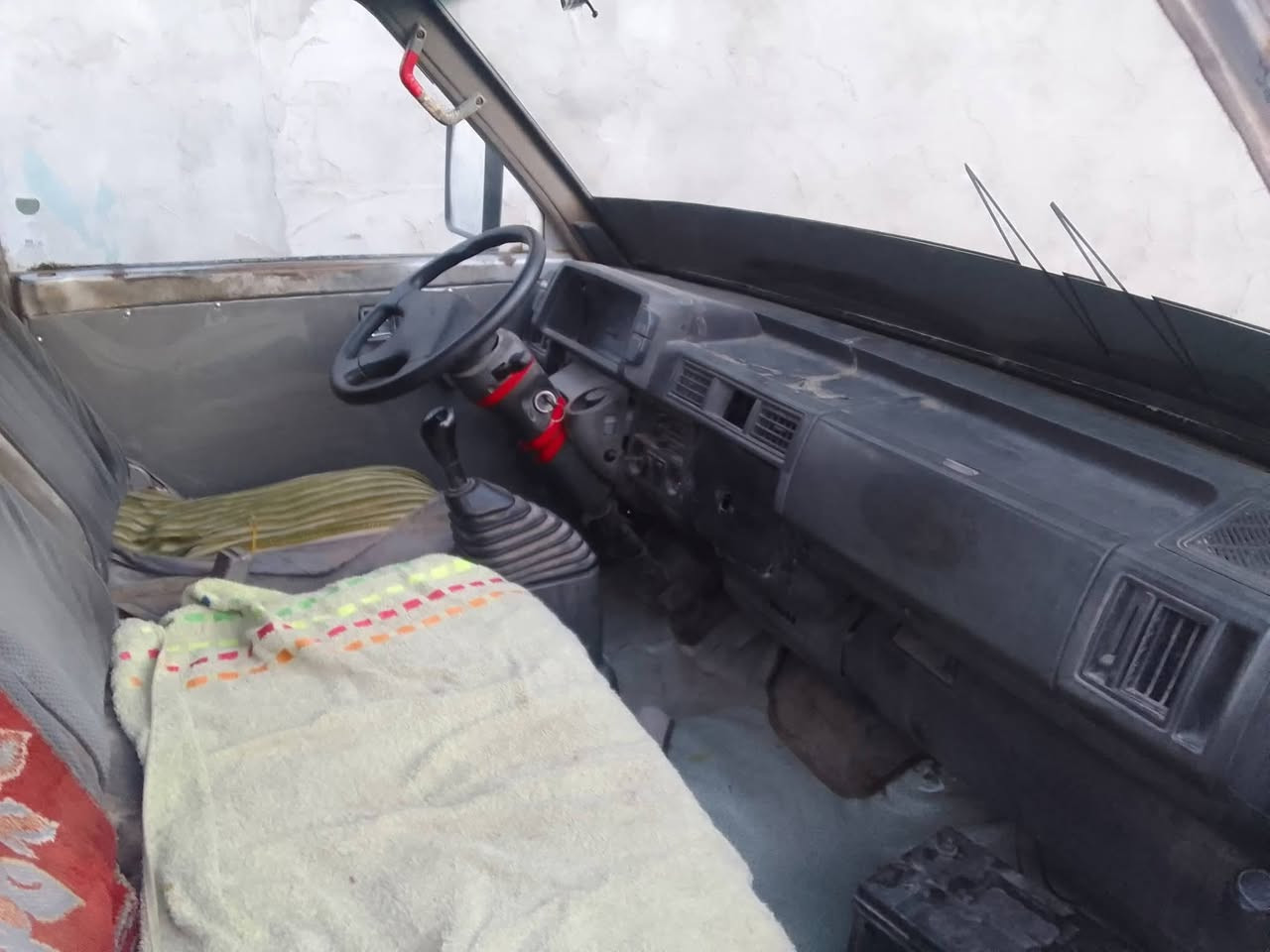 سلام عليكم للبيع كيا بسته موديل 94 بدون تحويل محرك وكير جدد صدر امامي خلفي جديد تخم  تاير جديد اكسن اسعاف جديد بم جديد دواخله نضيف وكهرباياته كلة شغاله بلاديه مكان سيارة بغداد ابوغريب اي استفسار علتصال *********** 
‏‪***********‬‏
لسعر 15 وبيه مجال
