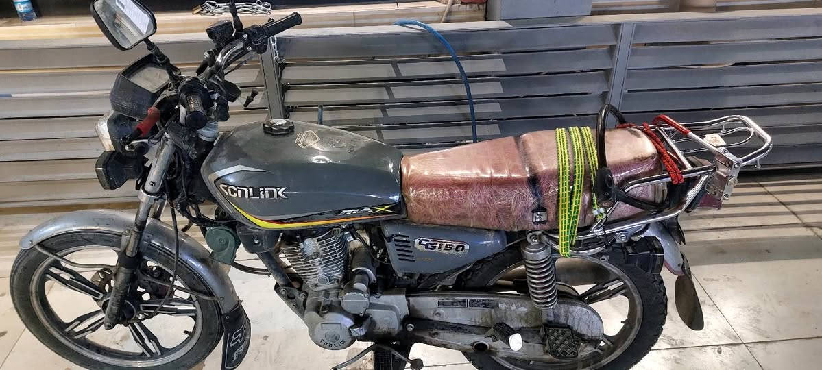 سولينك 2023
كامل مكمل 
منفيس موجود 
معو 2 قفل 
وجنزير 
ناقصو بس غسيل ودور وامشي سعر 450 الف
تواصل ***********
