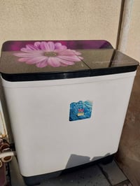 غساله جديده بيها ضمان للبيع ليريدها يتصل على 07731068923