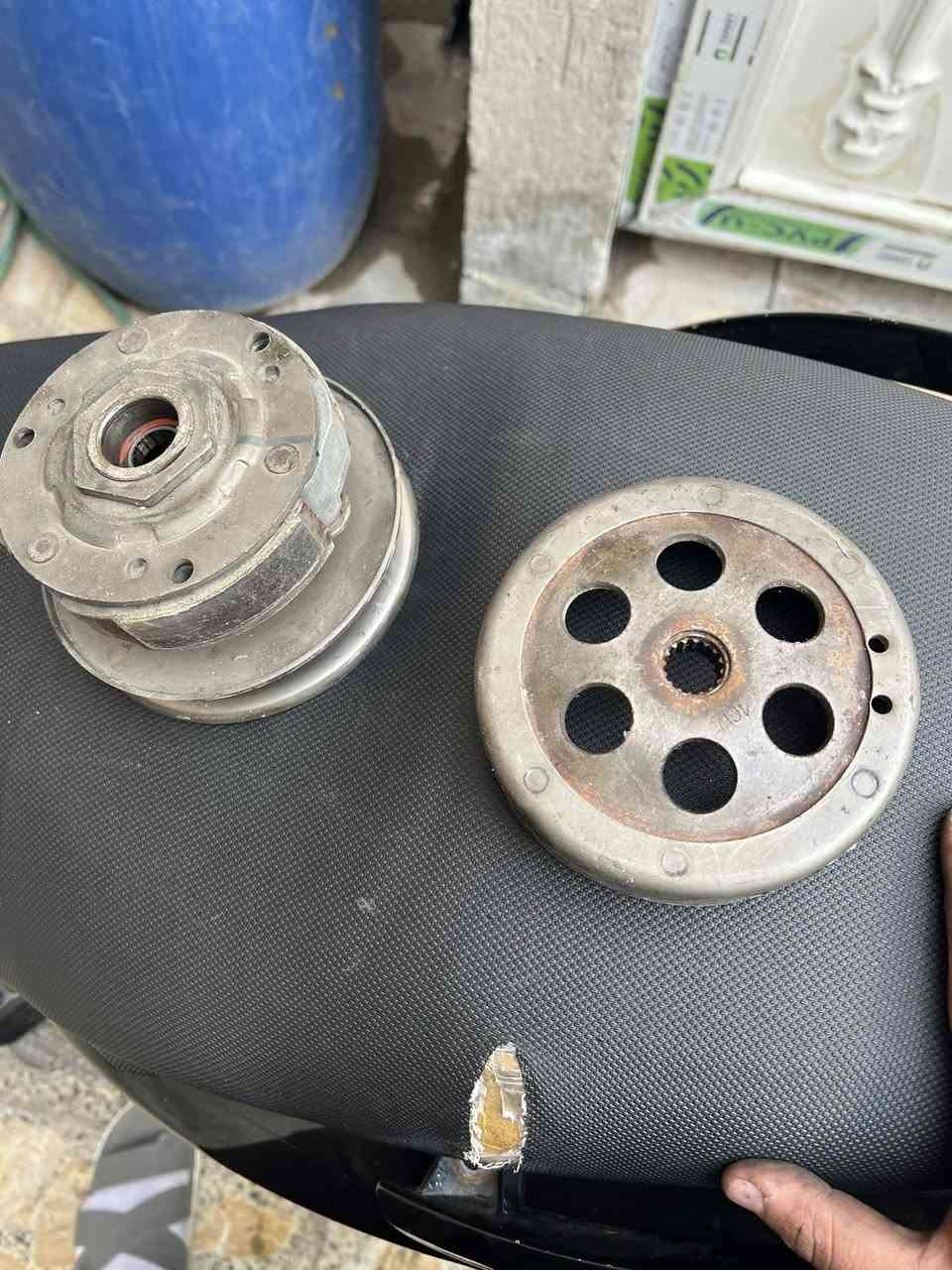 السلام عليكم غراض سكنس تجوه اصليه
سلف 2 اصليات بلادي 
زوج كلجات امامي تايون 
كلج اصلي خلفي اصلي 
*********** واتساب
