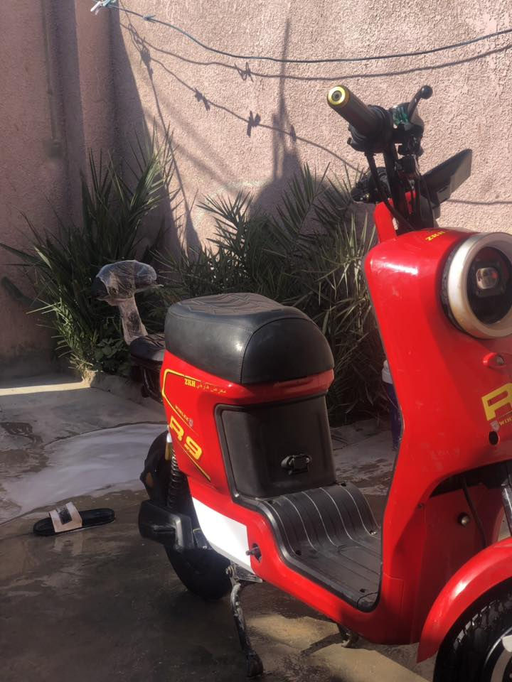 دراجه r9دراجه حلوه ونضيفه مزوده ٦باتريات كبار فول مواصفات بريكات اماميً خلفي دبلات المكانً البصره الزبير يم مستشفئ الشفاء السعر ٣٥٠ وبيه مجال رقمي ***********
