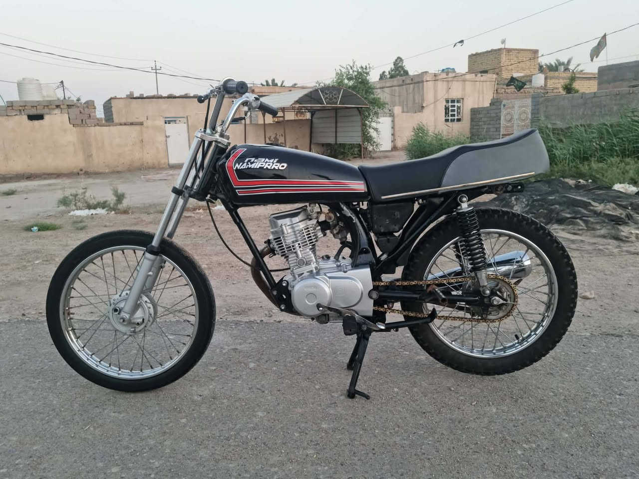 دراجه للبيع تعمير 25 كلك كلك محرك اصلي مفتوح ولفات غراض كله اصلي سعر 525 وبيه مجال مكان ناصريه مركز عل حولي الجديد ***********

