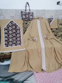 سيت صلاه متكون من جادر ومصلايه وحافظه قران وحافظه تربه نوع القماش هماي...