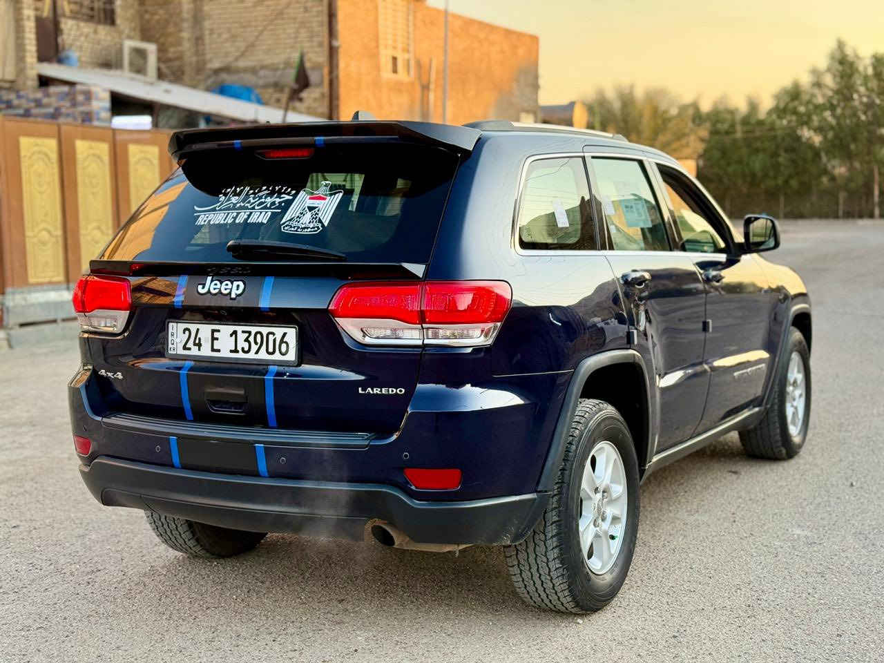 جيب لاريدو 2017 وارد امريكي كلين كفاله من الضربه هنا بلعراق بيها 4 قطع بدون دواخل وارباك سليم سياره جاهزه من كلشي مواصفات لاريدو معروفه تخم تاير صار سبوعين من شديته مكينه وكير جدد صدر امامي وخلفي جديد باتري جديد سياره اي نقص مابيها رقم دهوك جديد سنويه جديده وبسمي سياره كامله من كل نواحي بلعافيه عل يا خذها سعرها 177 وبيها مجال بصيط 
عنوان بغداد الرصافه 
للستفسار***********
