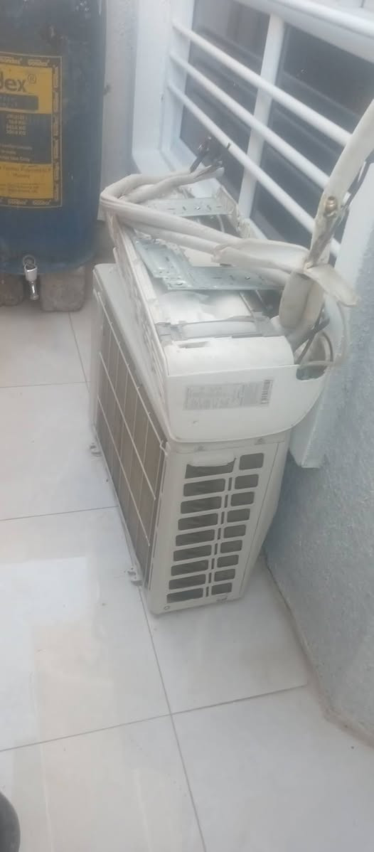 السلام عليكم سبلت للبيع طن ونص نوع ميديا انفيرتر نضيف جدا وشغال ثلج 250 الف مع المجال مكانه الغزالية 
***********
