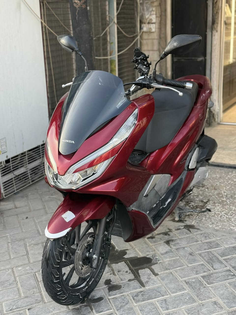 السلام عليكم pcx الجيل الثالث ياباني JF
مكفولة كفالة عامة محرك وكشر كفاللللللة نازلة رمبة 2025/11/18 من معرض علي مدلل صار 3 اشهر تقريباً
وياها جميع اوراقها كاملة
الدراجة جديدة بمعنى الكلمة 
بصمات عدد 2 وياها
محرك 125cc
ستاند مبايل اصلي وياها اجة
حساس حرف A
ستاند كهربائي 
تايرات بعدهن شركة جدد
مكاني بغداد الحبيبية 
 السعر 22$ وبيها مجال 
***********
اكرر دراجة ياباني اصلي جي إف
