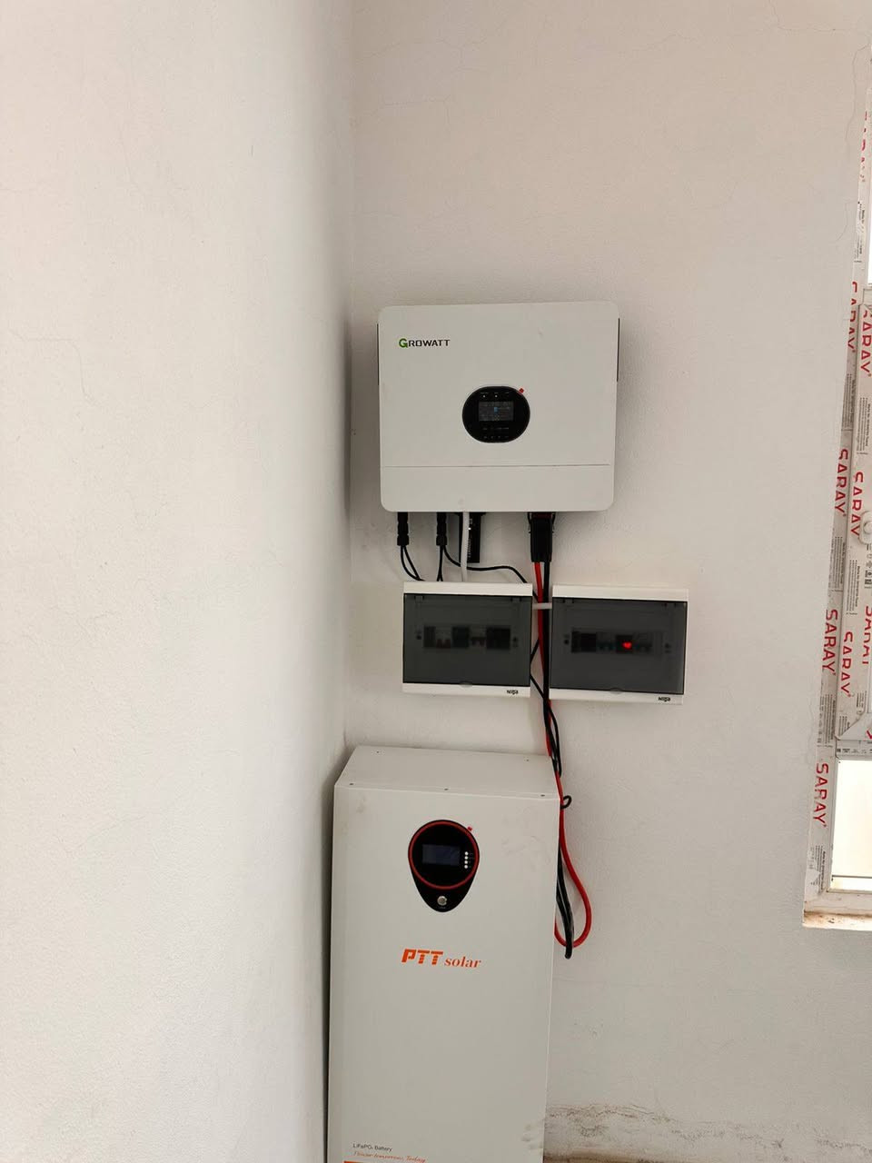 اليوم الجمعة الموافق 30/1/2026
تم بعون الله إكمال نصب  وتشغيل منظومة  للطاقة الشمسية في #قضاء #مندلي #حي العسكري
تجهز 16 أمبير نهارا  15 أمبير ليلا وتتكون المنظومة من:-
1-ألواح شمسية عدد 8 قدرة اللوح الواحد 620 واط
2- بطارية نوع ليثيوم  قدرتها 15 كيلو واط
3- أنفيرتر  قدرته 6 كيلو واط
4- بورد خاص بالمنظومة متكامل الحماية
5- هيكل حديد مغلون مقاوم للصدا
#ملاحظه: لانعمل ببطاريات التجميع الرديئة. 

بإدارة عمر ياسين 
وحسن سالم
للأستفسار أكثر الأتصال او مراسلة الأرقام  التالية. ‏
0771 206 0460  
***********
