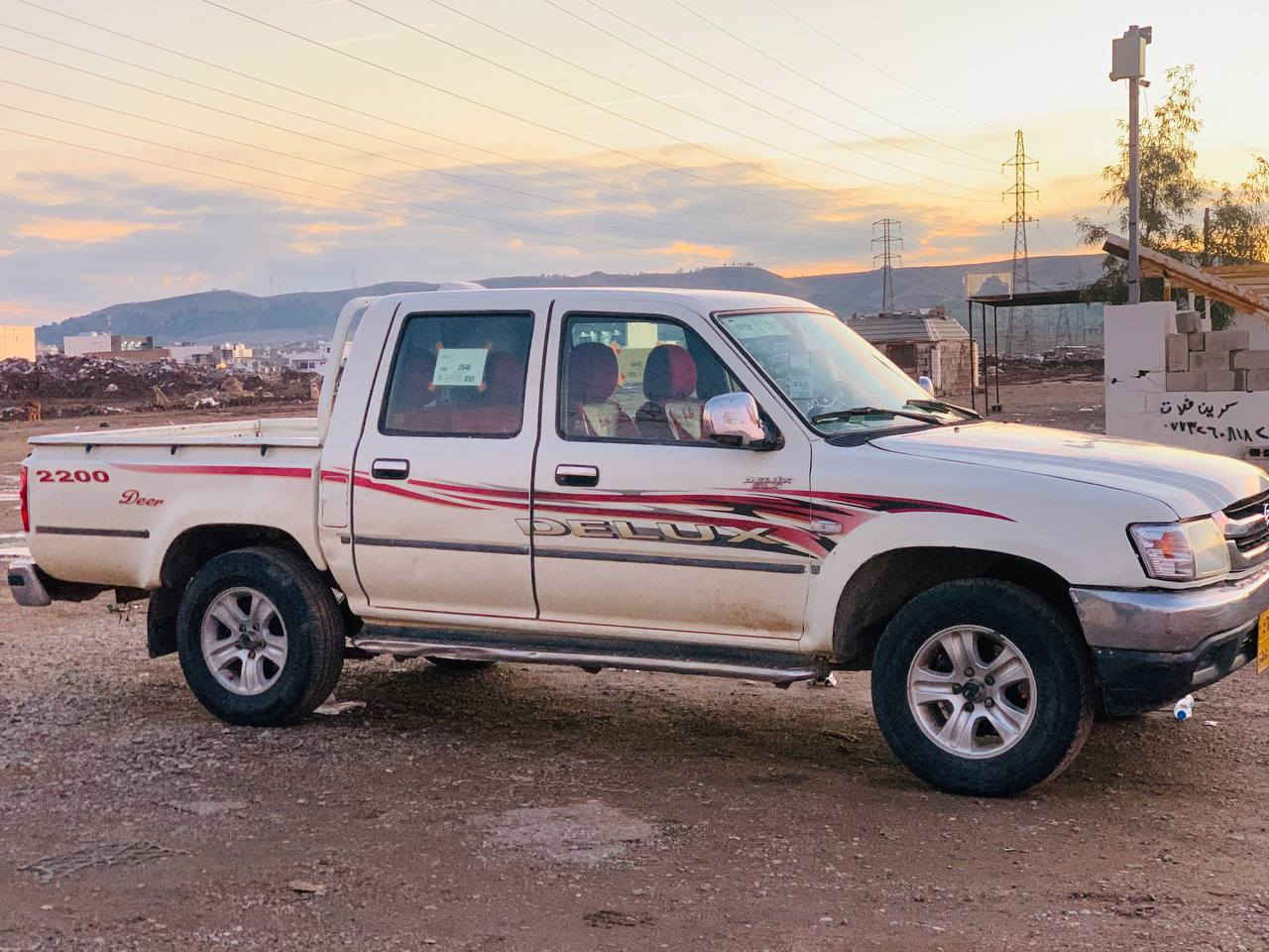 دێر 2010بەخ
ڕەقەم سلێمانی بەشەرتی تەحویل
سەنەوی بەسەر چووە
تەنیا بۆنیتی پەمپ کراوە 
پێش و دوای هیچی پێوەنیە
دەعمی نیە
گێڕ و مکینەی بەشەرت
ناو سوور و چوارجام کارەبا
زۆر جوان و ڕێکە 
ماڵی دۆستە
زۆر هەرزان
***********
لەچەمچەماڵم
