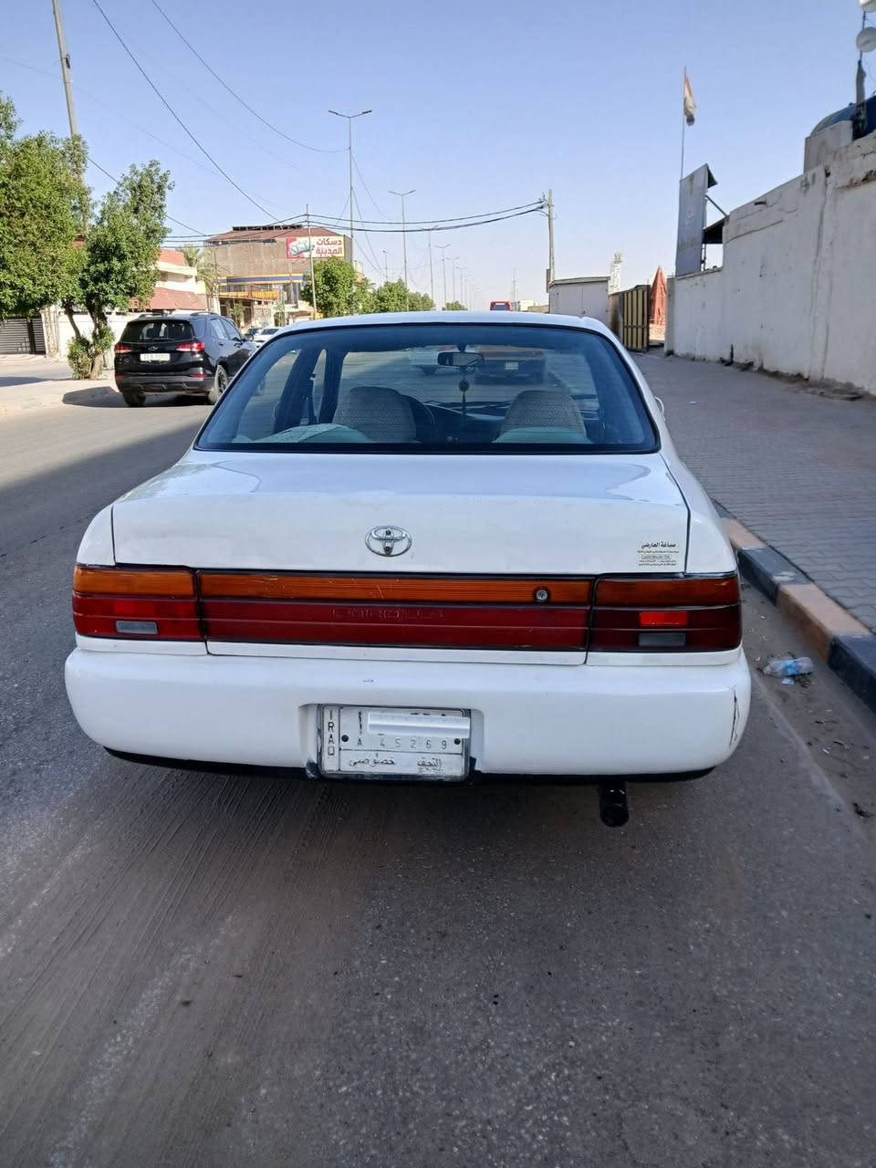 كورلا موديل 1992 رقم نجف 
محرك كير حاويه 1600 صدر امامي خلفي جديد مشط بور جديد كهربائيات كلها شغالة سايد بريك شغال حتى جرس بك  شغال بدون كصه ونقل جثه كفاله *********** السعر 58 وبيه مجال السياره جاهزه راعيه يريد مداور مكاني نجف
