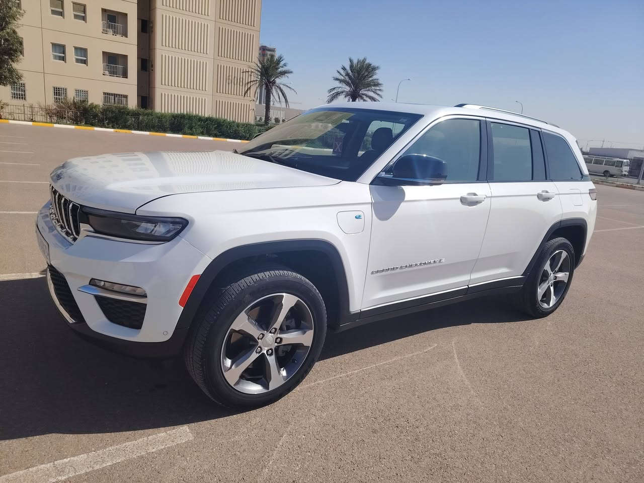 ا
دخول جديد جيب كراند شيروكي 2024 وارد امريكي
مواصفات حالها حال السومت

         حجم المكينه : 2000  تيربو + هايبرد لون ابيض وكل شيء موضح بالنشر 

المسافة المقطوعة :25الف ميل  

الضرر: خشم البنيد ركن جملق فقط

          حالة الايرباك : سليم مطاك ولا ايرباك

#مواصفاتها
 تشغيل عن بعد
كشنات جلد
كشنات كهرباء
صندوك كهرباء 
حساسات خلفيه+ زائد اماميه 
 قطع تبريد 2
اشاير بالمري
رادار امامي
رادارات 360
خمس وضعيات قياده
 بنوراما فتحتين.
كير ماوس
بصمة ابواب
خمس كاميرات بالسياره 
بدون دواخل 
(بدوون ايرباك ) 
رقم الشاصي:1C4RJYB64RC681828
فول مواصفات 1/1 بسمايه مرقم بغداد تحويل ثاني يوم
#السعر :34000$  
للتواصل***********
