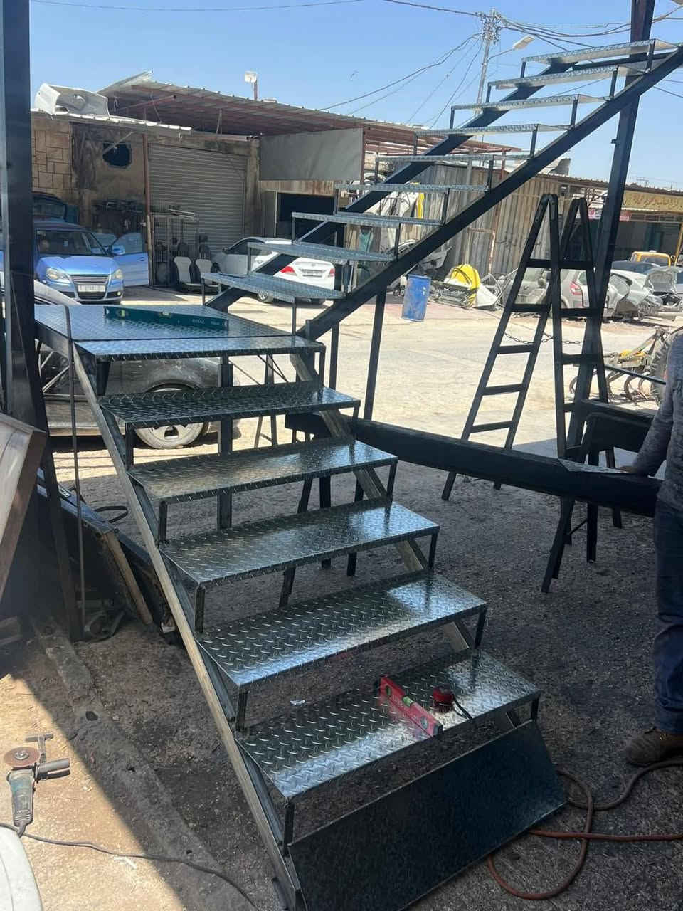 هلا حبايب حداده عامه وحالين مت هاذه نمموذج من شغلي الي يحب ايشي يخص الحداده اني حاضر  اني حالين متفرغ 
قمريت سندويش تغليف واجهات بيبان شبابيك ديكورات علانات ضوئيه فليكس هاذه رقمي ***********بي واتساب او نتصال 🇮🇶
