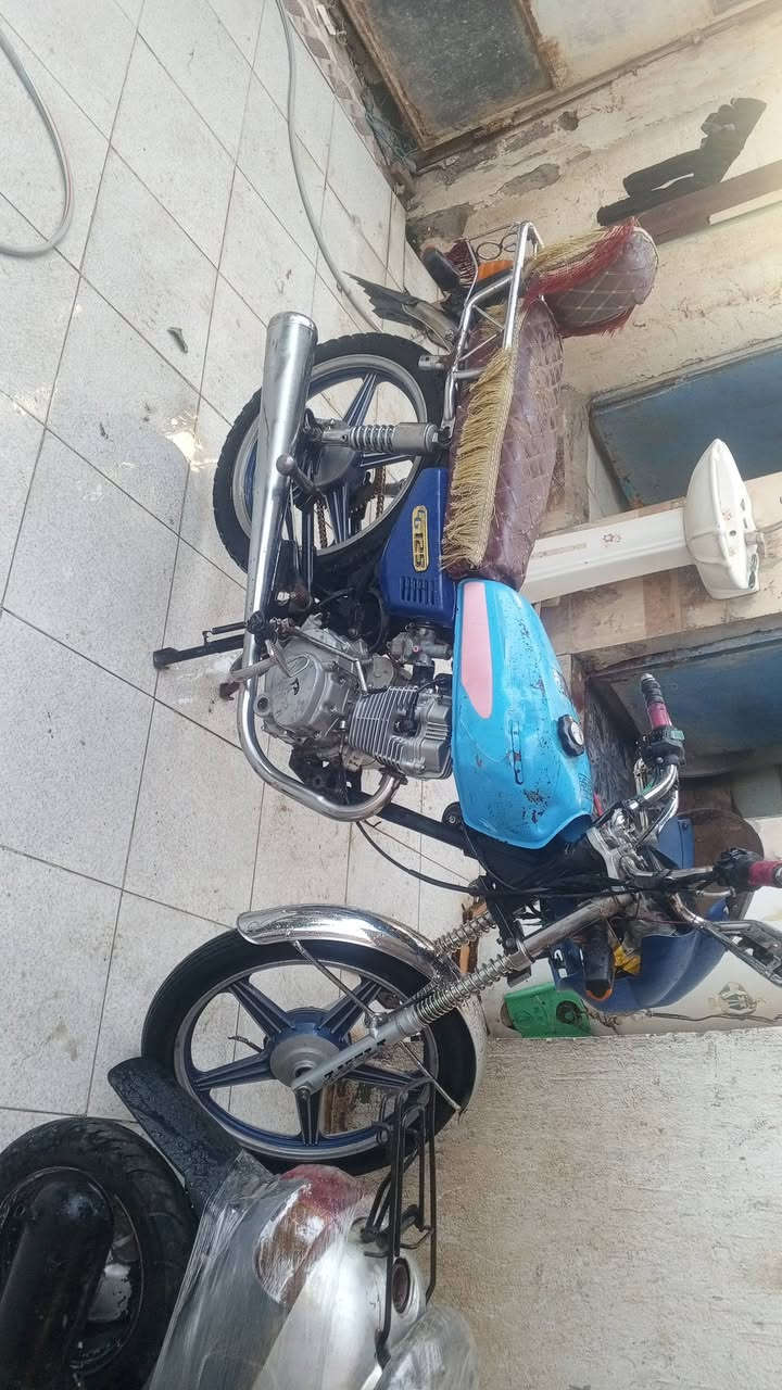 عمي سلام عليك بارت مديل (20اوراق اصولي) كاممله مكمله اوراقها نضاف دراجه نضيفه من طول لطول 👍 هورنات +👍سلف +👍هندر +👍كلوبات امامي عالي وناصي +👍رماش +👍كلوبات كدام رماش +👍كلوبات وره رباعي +👍كلوب خلفي بس تانكيها مو حلووو سعر (450)وبيها مجال قليل مكاني حي صناعي ناصريه مقابيل جبلون ابو عادل رقمي لستفسار ***********مو شراي لا تراسل ولا تعلق تعليق مو حلوو حتلو تريد تعال خاص وكلي هجي سعر لا تعلق هنا
