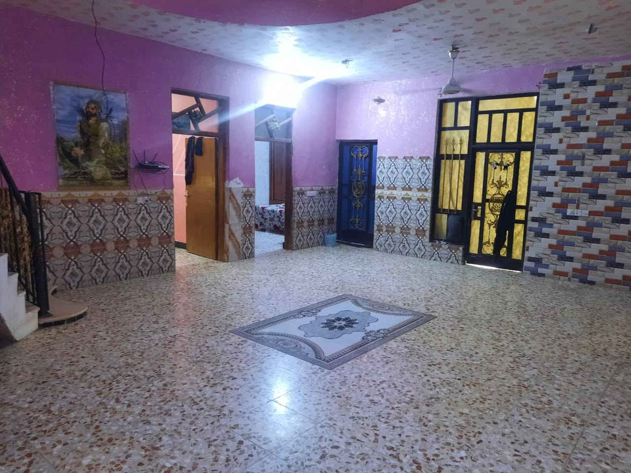 السلام عليكم 
بيت للبيع مع قطعة ارض 
سند ٣٥
المساحه نصف دونم البناء ٣٠٠متر 
بناء طابوك طابقين يحتوي الطابق الأول  على ٢غرف نوم وصاله واستقبال وحمام ومطبخ بارد وحار
والطابق الثاني ٣ غرف نوم واستقبال وحمام ومخزن 
وكذالك تواليت خارجيه وحمام خارجي 
متوفر كل الخدمات ماء كهرباء وتبليط لحد لباب بيت جاهز من كل الخدمات 
العنوان تقاطع النهروان مقابل القريه النفطيه للإستفسار 
***********
