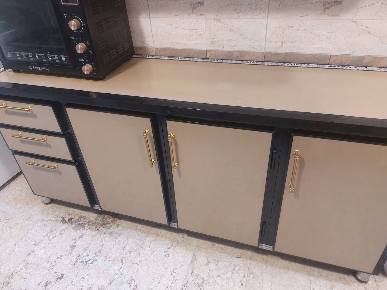 كاونتر تفصال ٤قطع كل قطعه مترين وشويه سعره ٨٠٠ وبي مجال اخو الجديد


**إذا كنت صاحب هذا الإعلان وتريد حذفه لأي سبب، رجاءا أرسل رسالة إلى الدعم الفني**
