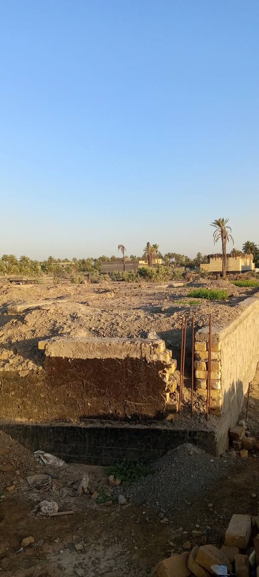 بتلو للبيع طابو زراعي سند 25 المساحة 200م العنوان الحمزة الغربي كاع البطاوي يتكون من غرفتين وصاله ومطبخ واستقبال وصحيات داخلية وخارجية خريطه حديثه اشراف مهندس تحويل ثاني يوم بأاسمك الاستفسار الاتصال على الرقم ***********
