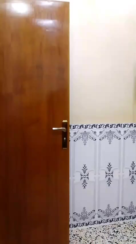 م عليكم بيت للبيع السياحي شارع
بانزين خانه الجواهري او شارع التجار
بشارع فلت حجي محمد المساحة ٢٠٠ متر مربع ١٠ × ٢٠
طابق واحد ستقبال ومطبخ وصالة وغرفتين نوم وخدمات 
وفوك مخزن سندويش شغل البيت درجة أولى من كهرباء كل غرفه ثلاث خطوط خط سبلت وخط صوبه كهربائية أبو الأربع 
وخط وطني وسحب أبو الاثنين ونص يعني كل غرفة ثلاث جوزات بل سركت مي نضام بطاريه النازل  
سعر البيت ١١٥ مليون موبايل ***********
