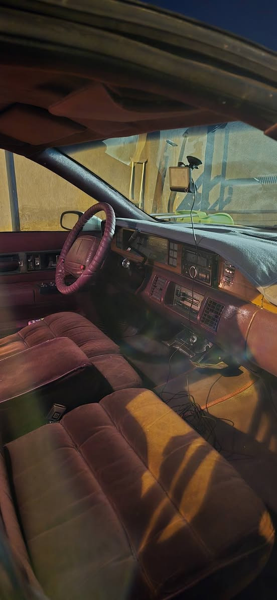 دولفين ١٩٩٣ صبغ عام
السيارة جاهزه من كلشي 
السعر ٦٥ مجالها قليل
***********
السيارة بالديوانية
