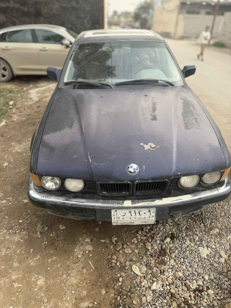 بي ام 730اصلل
السيارة كلها نضيفة بس كشرها 
محرك 3.0 ستة سلندر 
كير محرك كفالة
صدر امامي خلفي جديد 
تايرات جدد
رقم بغداد الماني 
مكانها بغداد
سعر 40وبيها مجال للشراي  مراوس بيش  اعلة
واتساب او رصيد *********** متواجد مازنجر
