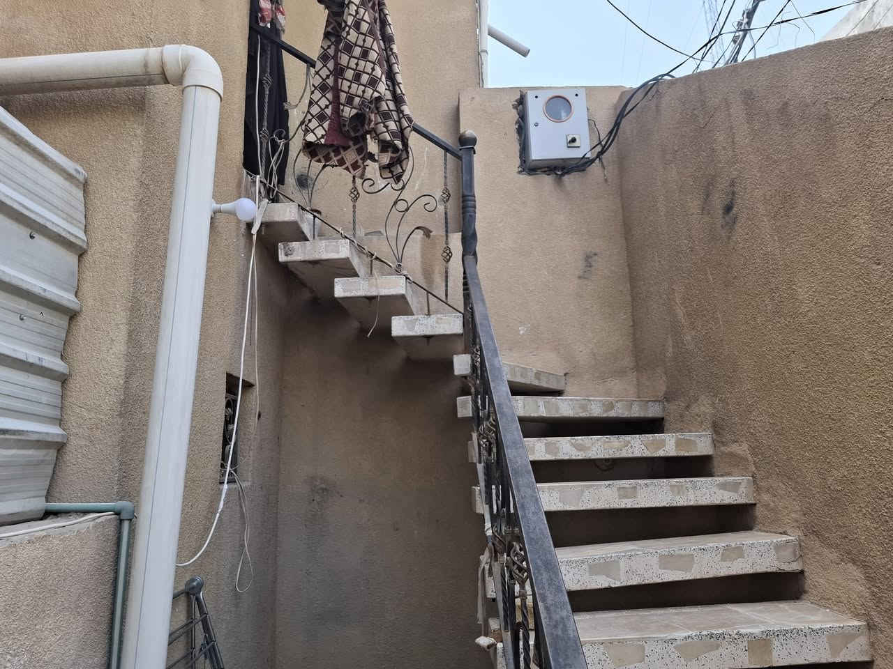 السلام شقه للايجار غرفه و صاله و مطبخ و حمام مدخل منفصل بالروضتين خلف مجمع الكفيل للإيجار بدون عموله قفل ٢٥٠


**إذا كنت صاحب هذا الإعلان وتريد حذفه لأي سبب، رجاءا أرسل رسالة إلى الدعم الفني**