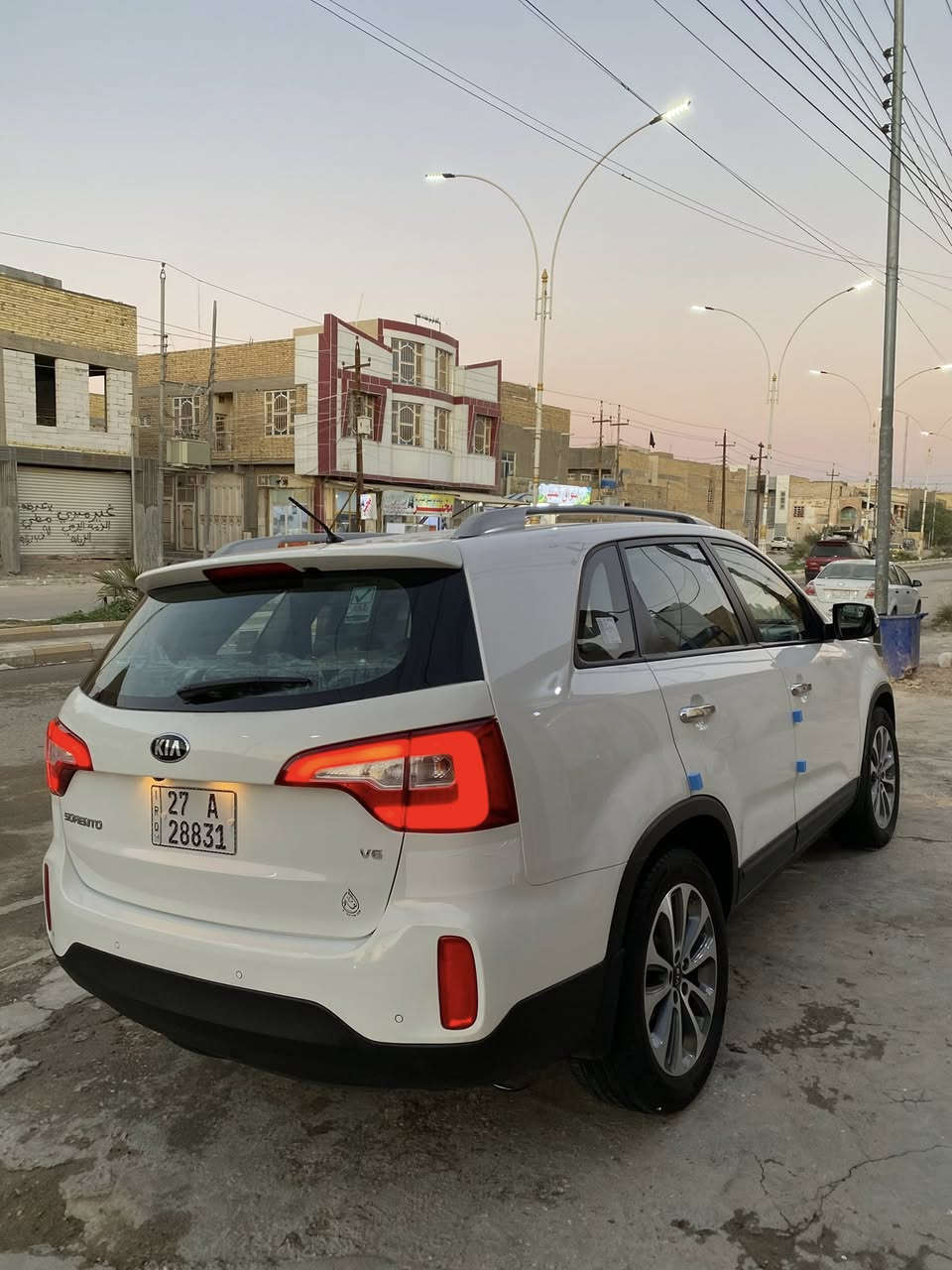 كيا سورنتو ماشية (60) الف فقط من النوادر موديل 2015 رقم ذي قار دولي بسمي السنويه هزه جديده سياره بعدهه بلزكات الشركة ونايلون الشركة فول مواصفات كويتي بصمه ترحيب بك لايت لد كشن كهربائي مري شفط ويل 19 حساس امامي خلفي كامره بردات أبواب سياره مخزونه وماطالعة حته كتلوكاتهه موجوده سبيرها البلاد مانازل 
سياره كارتون مكفوله كفاله عامه صبغ وضربه وتبديل وشخوط كفاله من الزلغ 
للعلم بيدك تشلع نايلوناتهه حتى الفابلونات بعدهن موجودات اليدور جديد وكارتون وكشخة هاي 
السوگ كلشي بي ومثل جدت هاي ماكو تجي وتشوف 
الك الفحص وإذا  تلكي اي نقص او مشي مو حقيقي او اي ذره نقص تاخذهه بلاش 
ناصرية حي أور شارع المدرسة الإيرانية نهايه الشارع 
***********

