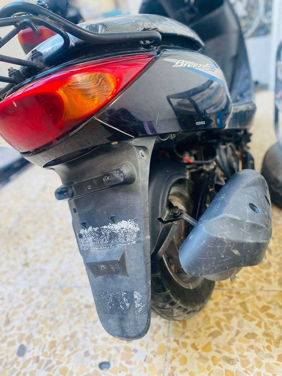 بريز بغبغا 🦜
دراجه بلاديه 
مسويلهه ادامه
فيت بم جديد 
نوزل خطين جديد
كلج امامي جديد 
كلج خلفي جديد
قايش جديد 
دهن جديد 
السعر 500 وبيهه مجال 
مكاني بغداد مدينة الصدر 
الرقم ***********
