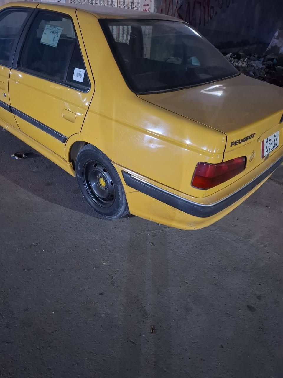 السلام عليكم عليكم بيحو بارس موديل 16 مكينة  بيهة تنقيص قليل كير جديد رقم بغداد دولي لاضربة ولا تبديل  تبريد شغال تتدفئة شغالة تخم تاير بس الهلالات الخلفية   العنوان بغداد شهداء العبيدي السعر ٥٢  وبيه مجال ***********
