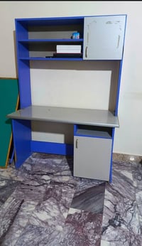 مكتبة • ميز • طاولة • أثاث • ديكور منزلي • مكتبة منزلية • ميز منزلي