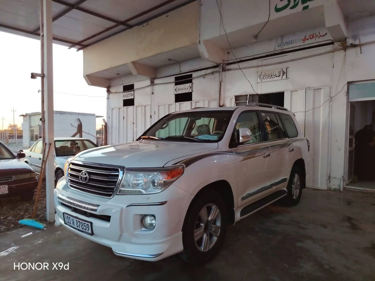 عليكم السلام لاندكروز2014 رقم بغداد بسمي محرك8 4600 السعر 350 *********** 
علي غسان
