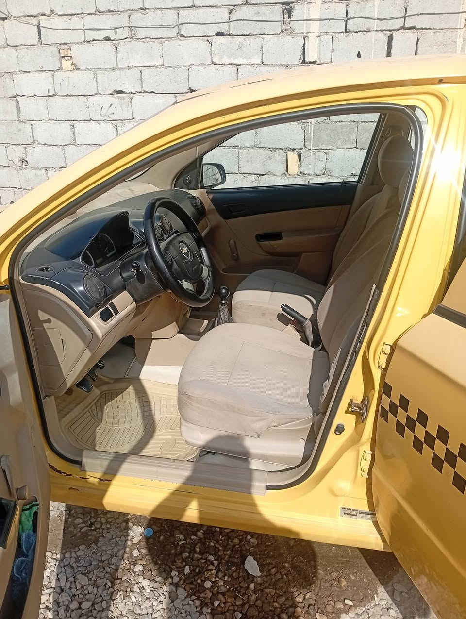 سلام عليكم سياره افيو مفتوح شركه عامه موديل 2010 رقم نجف انلكيزي 
السياره بأسمي بيه باب السايق امبدل وجاملغ هم جهت السايق ابمدل مكينه لاتبخير ولاتنقيص وتبريد خير من الله 
مكاني الديوانية قضاء الشاميه *********** السعر 52 وبيه مجال بصيط
