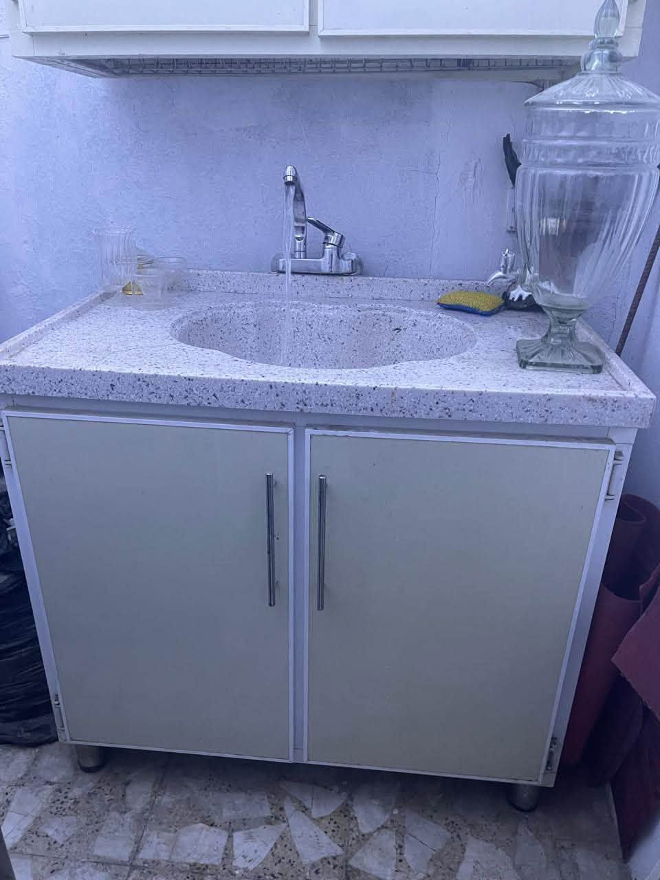 كاونتر وسنك للبيع 100 الف مدينة الصدر
***********
