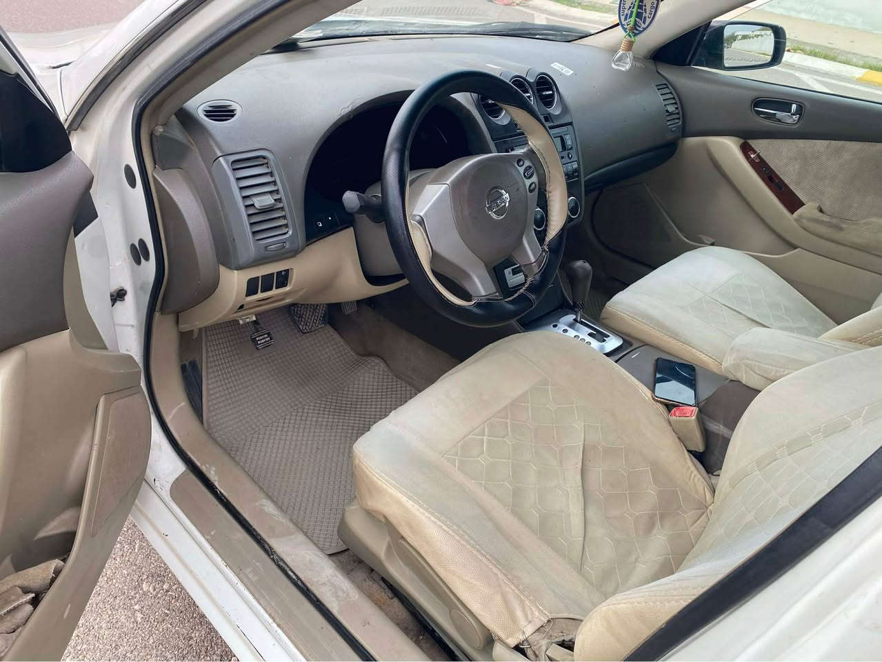 نیسان ئالتیما
مۆدێل2008کراوە 2012
رەقەم هەولێر
گێر و مەکینەی بەشەرت تازە بۆی گۆراوە ئەوروپیە
ناو زەرد
4تایەی تازە
پێش و پاشی تازە گۆراوە
3پارچە بۆیاخە ناو گرتنی نیەتەنها تۆزێک لای لایتەکەیە
رەسمی سۆنەرەکەیم  داناوە
سەیارەکە جوانە و بێ مەسرفە
سعري:85مجالي کەم
*********** كالار, السليمانية
