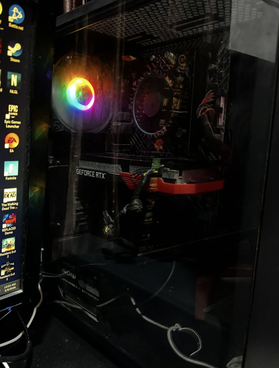 سلام عليكم شباب 👋
للبيع PC بحالة جيدة ومناسب للألعاب والشغل المواصفات :

 • كرت الشاشة: RTX 3050 8GB (colorful)

 • المعالج: Intel i3-12100F

 • المشتت: Stock Cooler

 • اللوحة الأم: ASUS Prime H610M-E D4

 • الرام: 8gb ddr4

 • التخزين: SSD سعة 1TB

 • مزود الطاقة: 750W ‎80%‎

‏ • UPS: قدرة 850VA Offline

🔧 ملاحظة مهمة:

يوجد خلل في أحد منافذ الرام في اللوحة الأم، لكن المنفذ الثاني يعمل بشكل طبيعي، والكمبيوتر يعمل بدون أي مشاكل 

💻 الجهاز يشغل الألعاب والبرامج بشكل ممتاز، ومناسب لمن يريد جهاز قوي بسعر مناسب.

مكاني موصل ما عندي توصيل و سعرها 700 ألف و بيها مجال و تدلل


**إذا كنت صاحب هذا الإعلان وتريد حذفه لأي سبب، رجاءا أرسل رسالة إلى الدعم الفني**