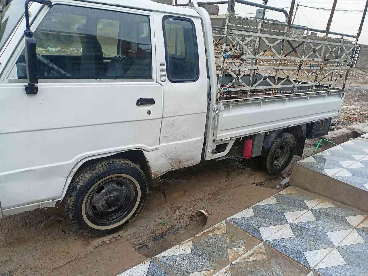 للبيع هيونداي موديل 94 سعر 40وارقه اوبيه مجال السيار محرك فحم كير او اكسن اوشاصي شرط صبغ عام شرط التحويل اليخذه يستلم سنويه جديده او الرقم جديد انكليزي هزه جديده السياره باسمي ***********
