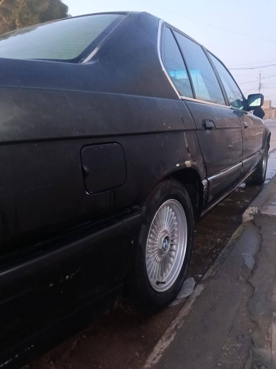 السلام عليكم  BMW 1991  للبيع حجم 735 گير عادي اصل اوتوماتيك سنويه مصفره لا غرامات ولا شي   بيها رخاوه ب الكرنك عرضتها على فيتر كال تكلف 300 الف السعر 28$ورقه  وبيها مجال العنوان ناصريه مركز 
ملاحظه رقم الماني مشروع وطني للاستفسار ***********
