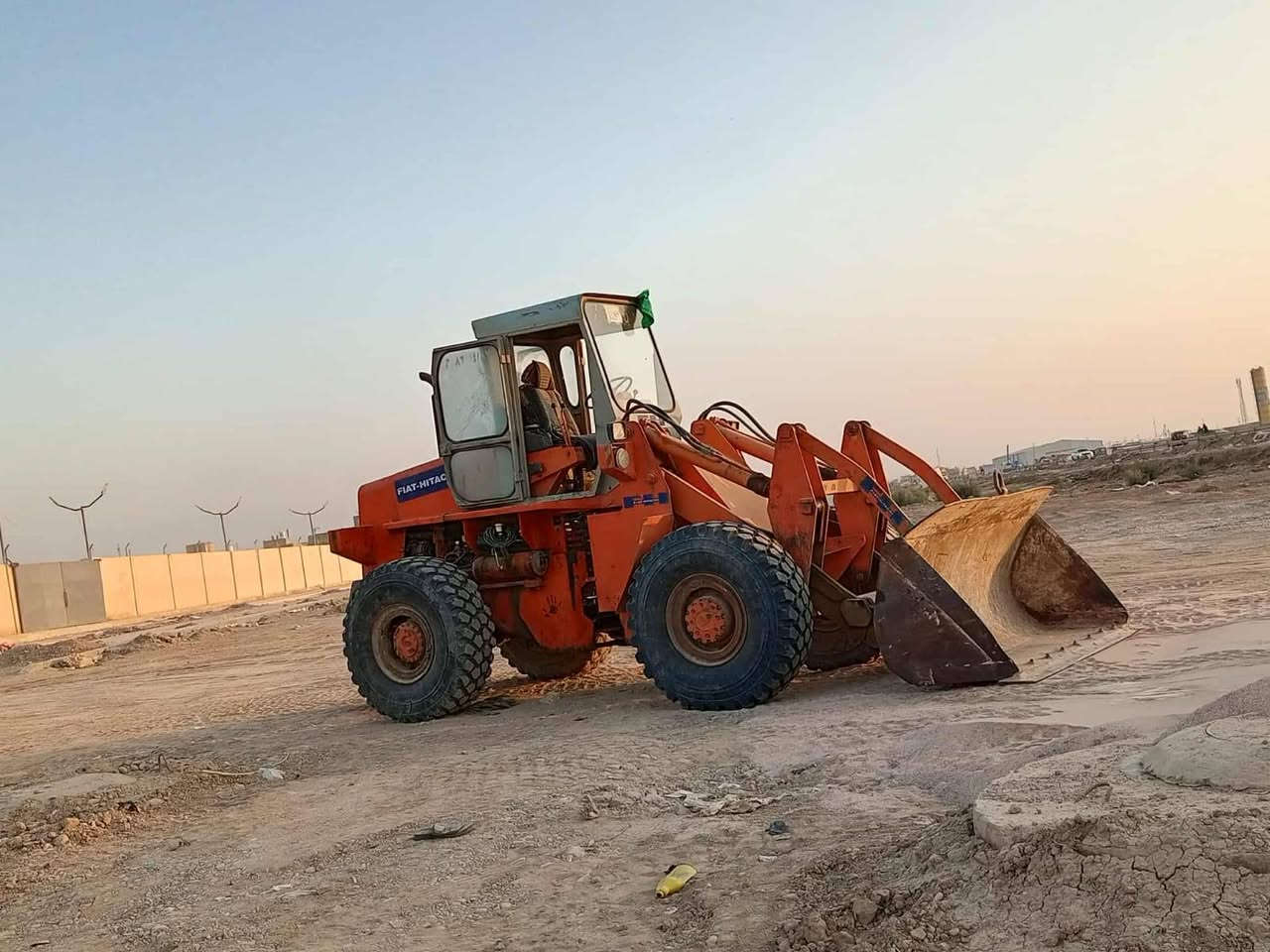 السلام عليكم شفل  فيات هيتاشي حجم (65)السعر (80)وبي مجال مكان الشفر في ميسان.الاستفسار عله هاذ الرقم)(***********)
