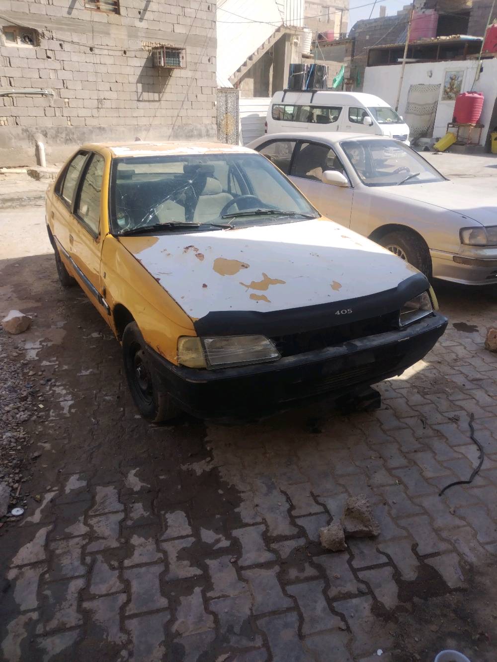 سلام عليكم يالله بيجو البيع سياره جاهزه كهربائية من طول الطول شغاله حداديه حلو باور وعنبار جديد الستيرن ماي كير جديد مكينه بيه خيط تبخير بس سياره نكر سلف وين مايعجبك روح ب١٢ وبيه مجال شراي هذا رقمي *********** اكو مراوس هم اراوس عادي