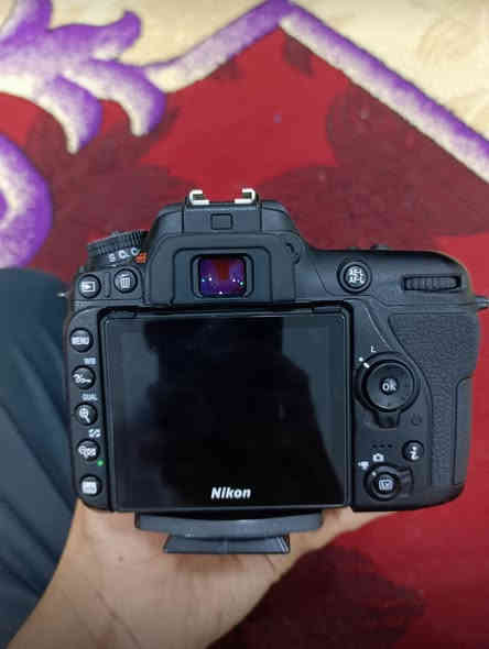 سلام عليكم 
كاميرة Nikon DX7500 للبيع 

كامل ملحقاتها كارتونة جنطة عدسة بطاريات اضافية ميموري 128 كامله من كلشي 

مكاني ميسان 

رقمي ***********
