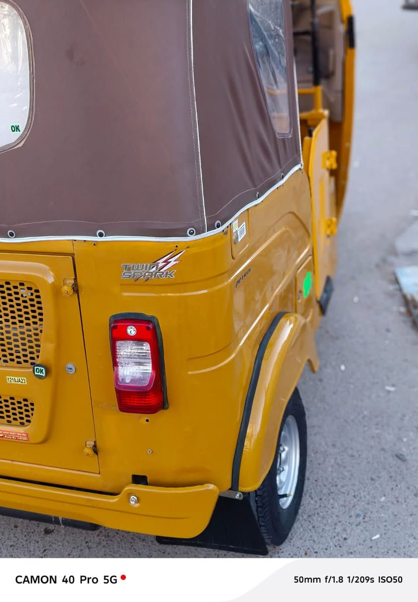 سلام عليكم تكتك البيع 21/شهر 6/رقم نكليزي وسنويه كفاله عامه عده الدوس معمره تراي زيرو تخم تاير جديد ربع مذب عليهه مكاني شعب شارع الصحه مقابيل مطعم حجي عادل رقمي ☎️***********
