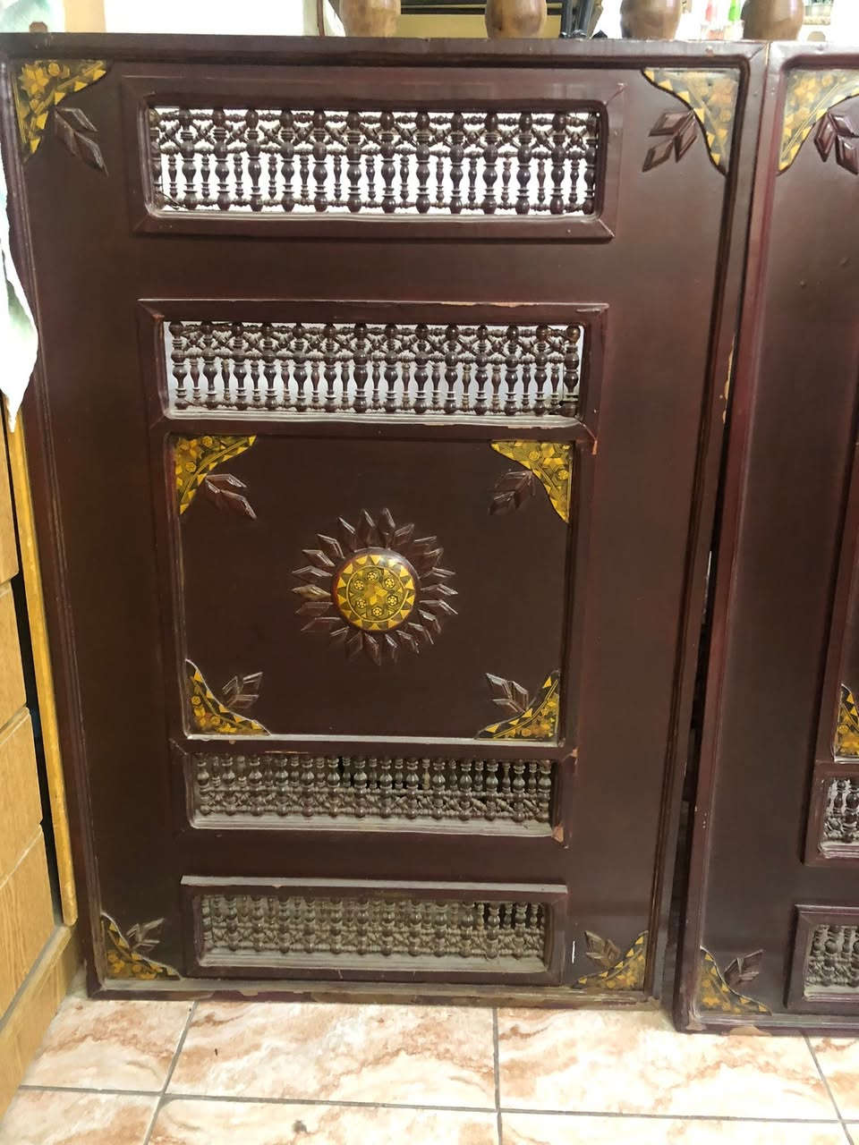 براويز جدارية مصرية عدد 2 ارابيسك مع موزاييك خشب زان وزن عالي جدا شغل قصور قديمة جدا غاية من الجمال للمهتمين فقط التواصل عالرقم 0796195550


**إذا كنت صاحب هذا الإعلان وتريد حذفه لأي سبب، رجاءا أرسل رسالة إلى الدعم الفني**