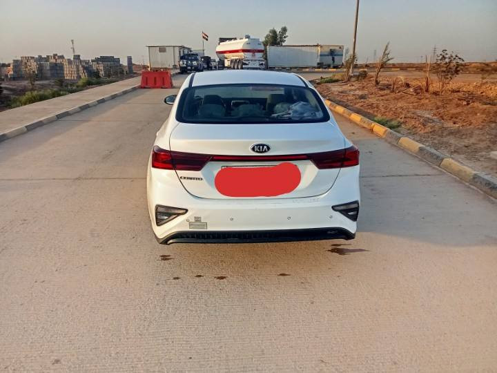 سيراتو موديل 21 رقم قادسيه 
سياره أستندر 
الضرر أستبدال الباب الخلف السائق عدا ذاك مكفوله وبدون صبغ أو معجون فقط الباب وكاله كوريه مستبدل نفس الصبغ البلادي.
السعر 155
هاتف ***********
