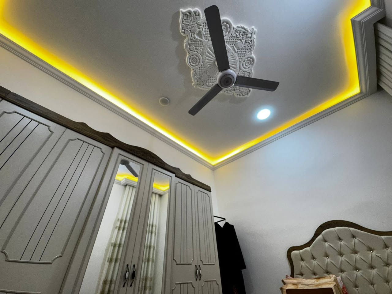 بيت في منطقه حي الارامل
خلف اثاث الشهد طابقيين الماسحه 200متر طابو البيت كله درجة اولى بناء اشراف صاحب البيت خطوه بخطوه قريب جدا على شارع 60 منطقه هادئه جدا الشعر 250 مليون استفسار البيت يتكون من مطبخ حار بارد كلدور استقبال صاله غرفتين ارضي الطابق الثاني 3غرفه مع صاله يتكون من 5غرف نوم وصاله في الطابق الاول والثاني وحمامات ومطبخ حار بارد للاستفسار الاتصال على الرقم ‏‪0781 707 9059‬‏
