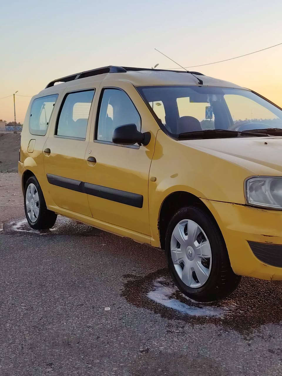 السلام عليكم
سياره رينو تكسي موديل 2012 رقم انگليزي السنويه ال30 مكفوله كفاله عامه مكينه كير حداديه تخم تاير مشط ستوني من شديته سياره جاهزة خير من الله مصفره هيئه و غرامات خط غماس نجف #باسمي السياره #السعر 69 وبيه مجال 

مكان السياره غماس 

للاستفسار ***********
