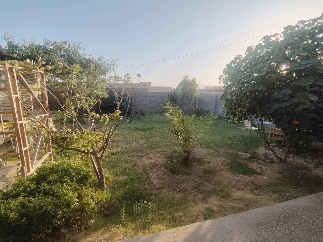 المساحه 650
تحتو على بيتين
تفاصيل البيت الاول
3 غرف نوم
هول داخلي كبير
صحيات داخليه
مطبخ حار+ مطبخ بارد
مخزن داخل البيت
.......
البيت الثاني
غرفه نوم عدد 1
غرفه نوم للاطفال عدد 1
صحيات
حمام سويت
هول داخلي مطل ع الحديقه
مطبخ حار

......
السعر 125 مليون وقابل للتفاوض
......
ارفع المنشور بكلمه يالله 🌹
للاستفسار (***********)
